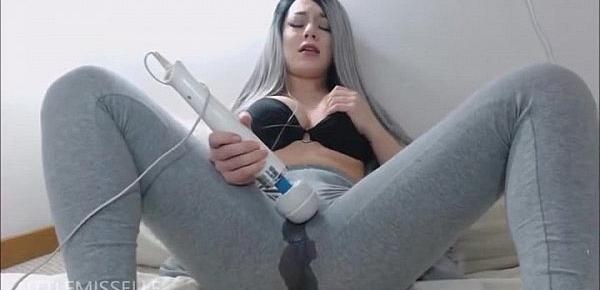  Hot grey hair girl at grey laggings vibration dildo solo masturbating on bed